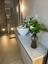 Load image into Gallery viewer, Artificial green skimmia - Bunch of all 6 stems