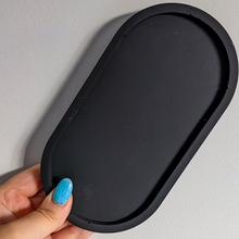 Load image into Gallery viewer, Black Oval Concrete Trinket Display Tray
